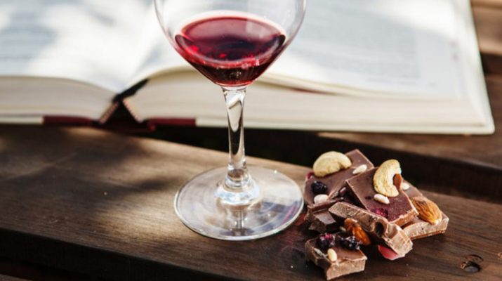 Eating-Chocolate-and-Drinking-Red-Wine-Could-Prevent-Aging-According-Research