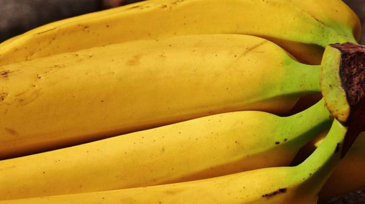 This-Is-What-Happens-When-You-Eat-A-Banana-Right-Before-You-Sleep