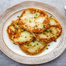 Fluffy Garlic Cauliflower Mashed ‘Potato’ Cakes Recipe
