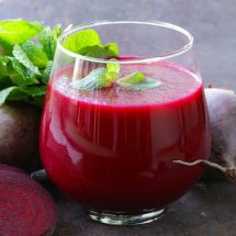 Strawberry beet detox smoothie recipe