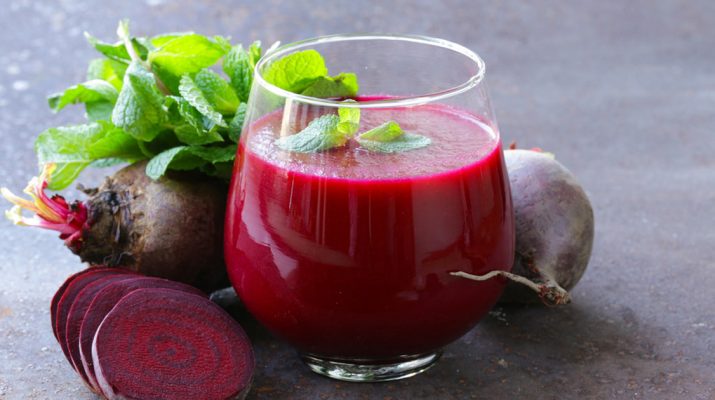 Strawberry-beet-detox-smoothie-recipe