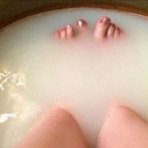 Epsom Salt bath Pulls Toxins Out Of The Body; Reduces Inflammation And Improves Blood Flow