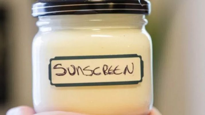 How-to-Make-Coconut-Oil-Sunscreen-that-Protects-Your-Skin-From-Both-UVA-and-UVB-rays