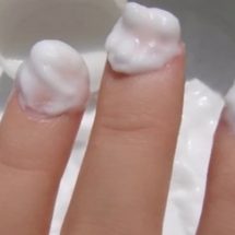 Apply Some Baking Soda On Your Nails And See What Happens: This Trick Will Change Your Life Forever